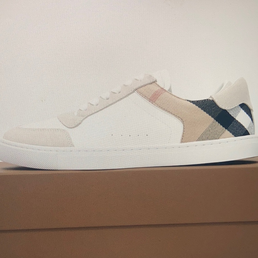 Burberry Men’s Sneakers in White And Tan
